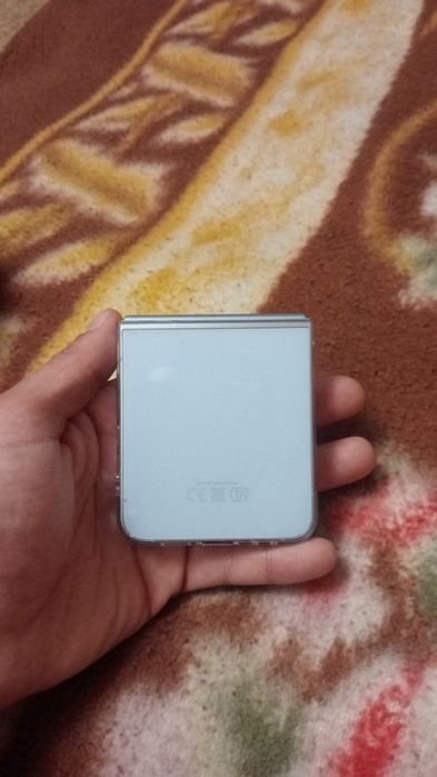 Продам Samsung galaxy Z flip 6