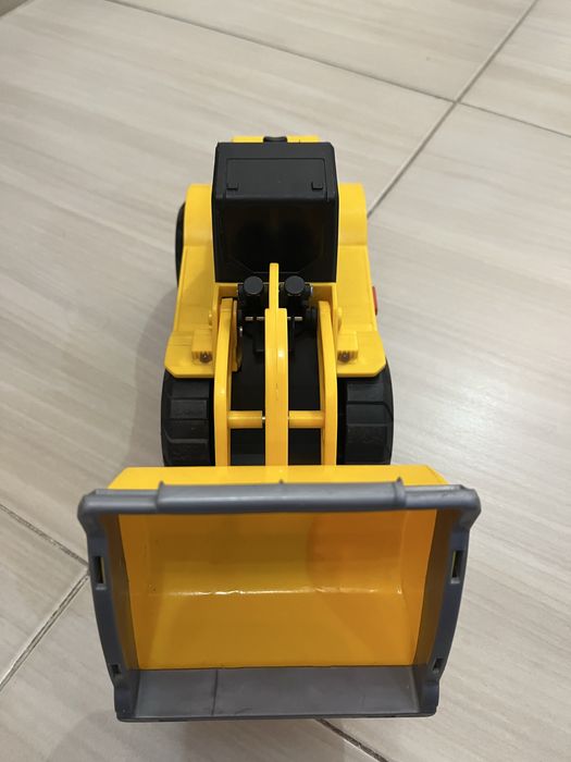 Камион пътна помощ, линейка, военнен камион, багер CAT