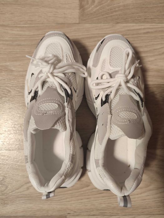 кроссовки спортивные 36-37 размер