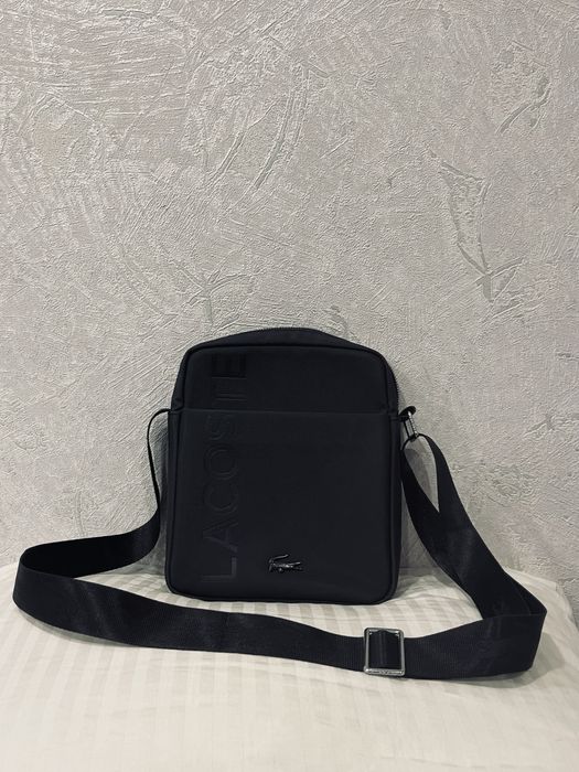 Продам барстеку Lacoste