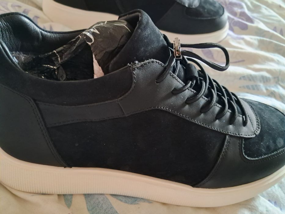 Продам ботинки молодёжные натуральные кожа замша