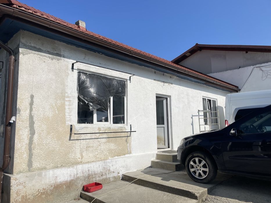 Spațiu industrial compus din platforma depozitare, hale si birouri