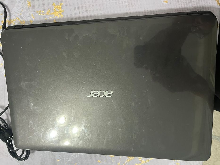 Ноутбук Acer aspire E1