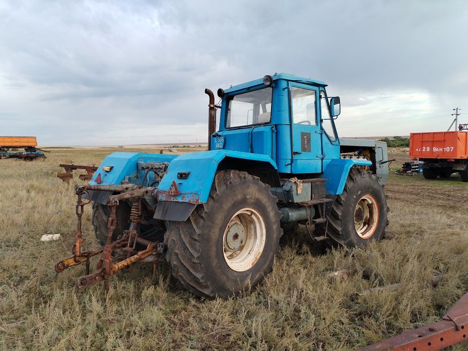 ХТЗ (Т-150)  на полном ходу