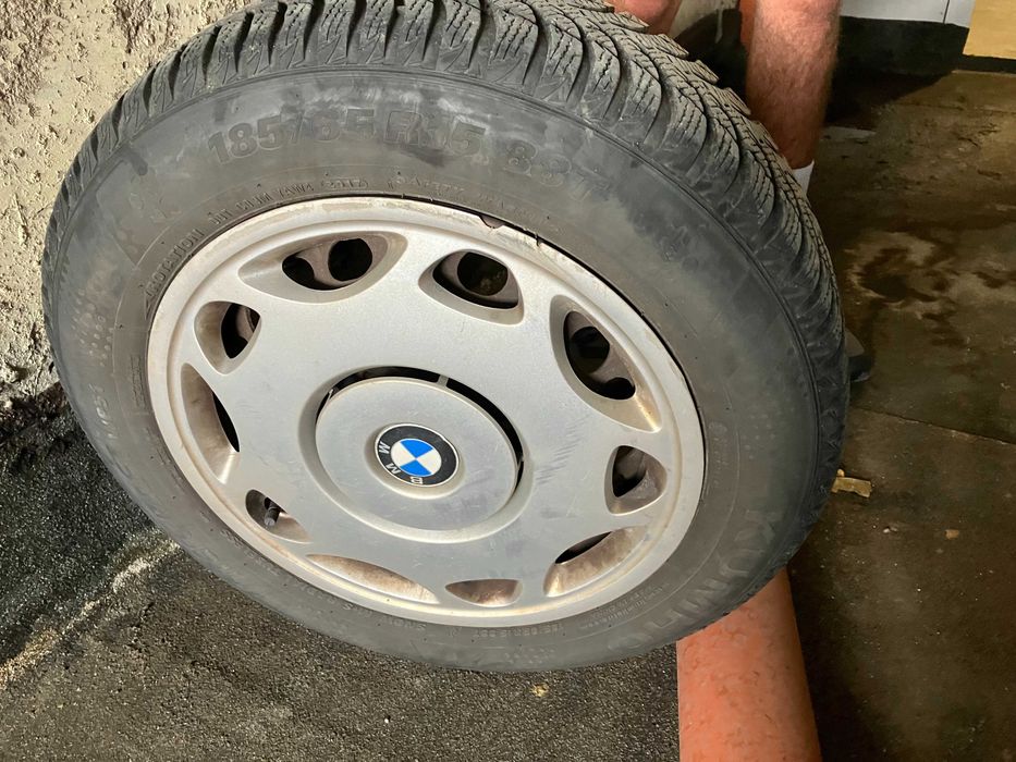 зимни гуми KUMHO 185/65/ 15 4 броя ,с железни джанти и тасове БМВ