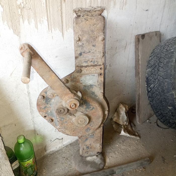 Продам домкрат вагонный