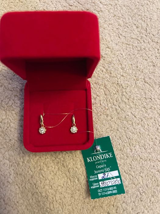 Серьги золотые бриллиант