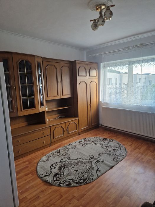 Închiriez garsoniera