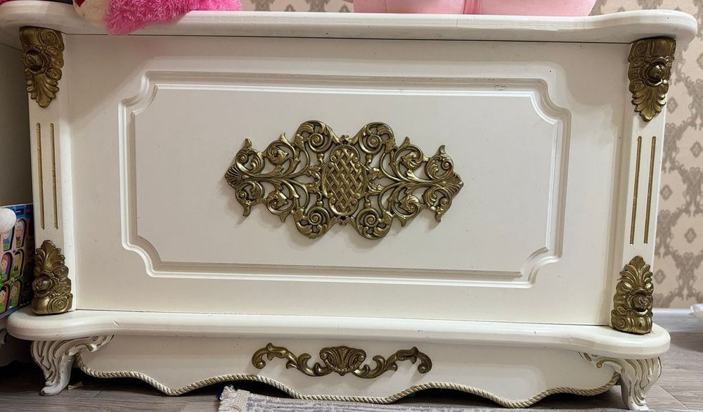 Ағаш сандық сатылады