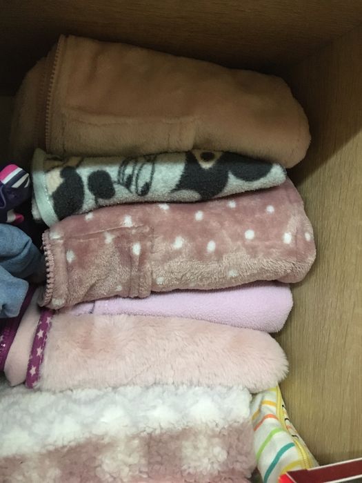 Детски дрешки , якета  и горнища.