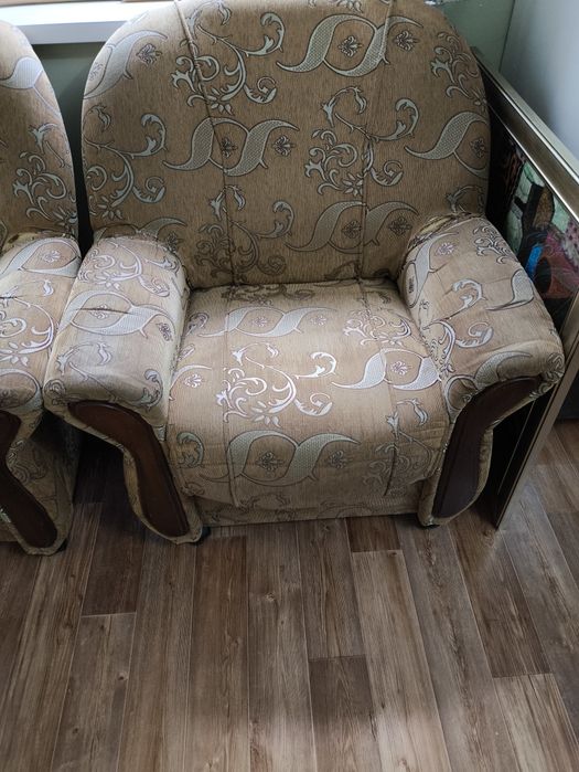 Кресла продаются.