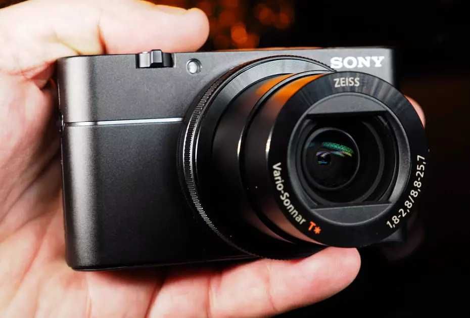 Sony RX100 Mark V + husă + baterie originală