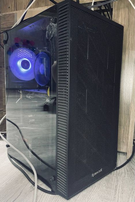 Продается игровой пк с тремя мониторами