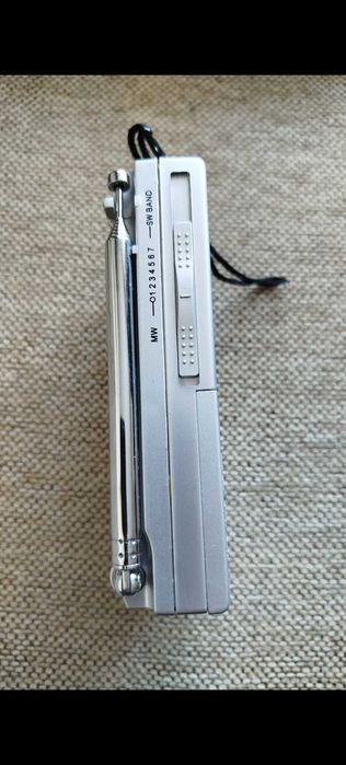 Radio portabil Smart AM FM cu alarma si ceas Functional