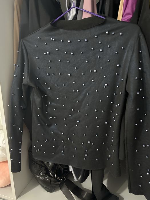 Кофта с бусинками