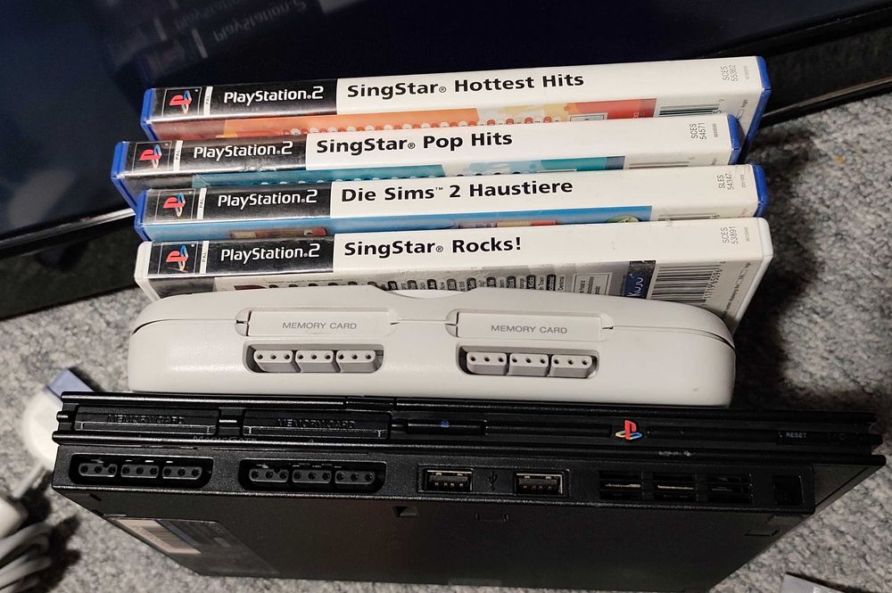 două console funcționale, PS ONE și PS 2 PlayStation