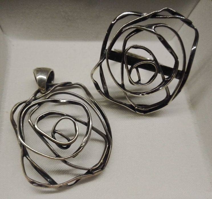 Комплект сребърни бижута - пръстен и висулка