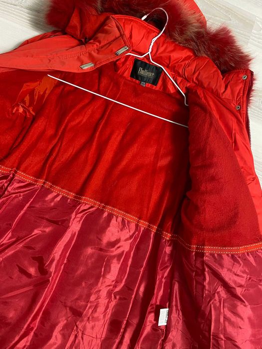 Vand geaca lunga rosie marime L-XL noua cu eticheta