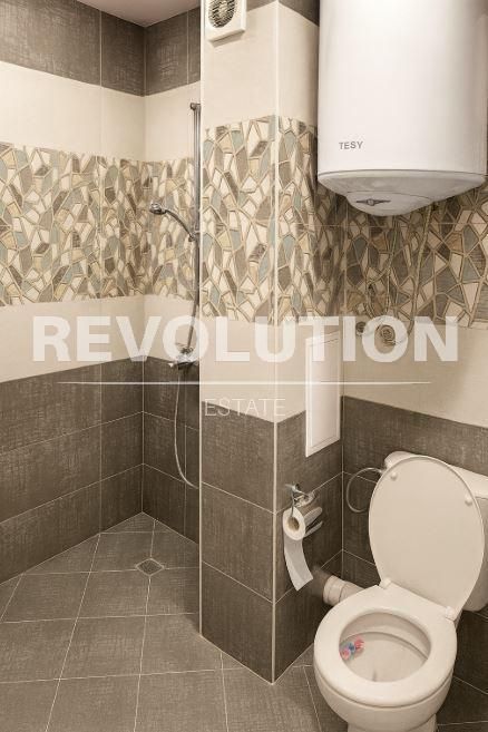 Двустаен апартамент в района на Колхозен пазар!