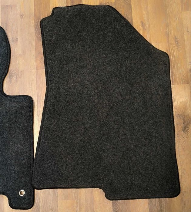 Продам коврики в HYUNDAI TUCSON