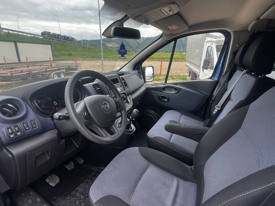 Opel vivaro 2018/1,6 diesel / 9 locuri / clima fata spate