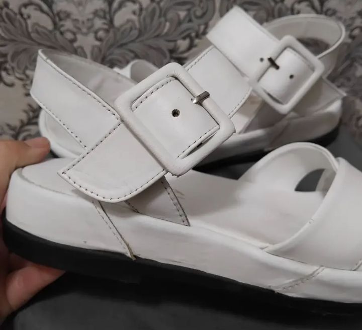 Босоножки женские продам