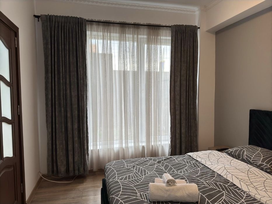 Închiriez apartament Cheltuieli incluse Curte Parcare