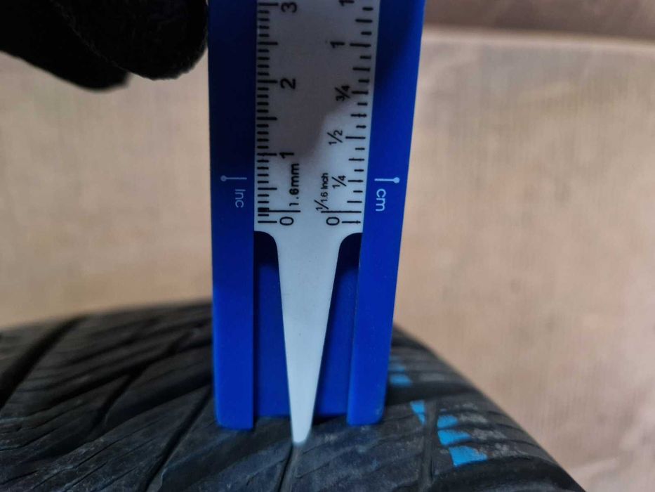 2 Michelin R19 235/55
зимни гуми
DOT4118