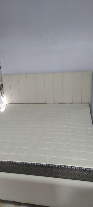 Продается кровать с матрасом