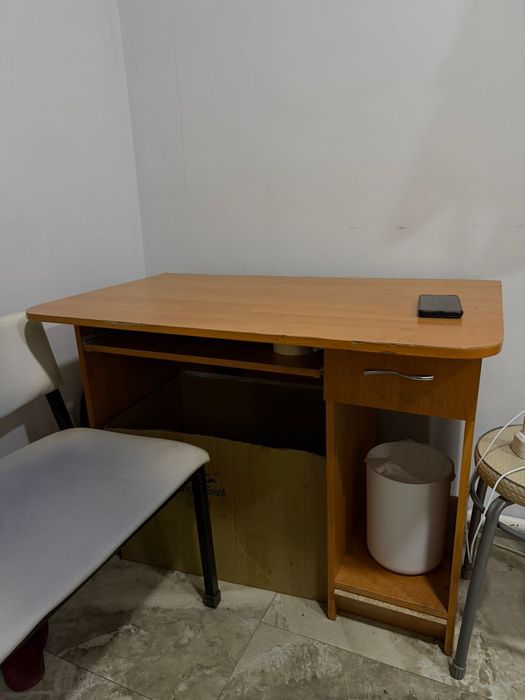 Отдам компьютерный стол бесплатно