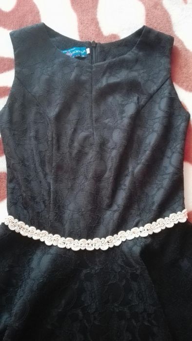 Rochie varsta 10-12 ani,marimea S,impecabila