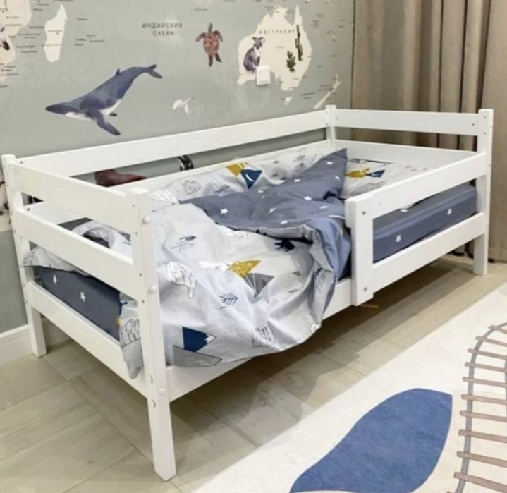 Кровать детская с матрасем