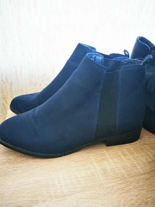 Ново боти обувки елегантни и красиви