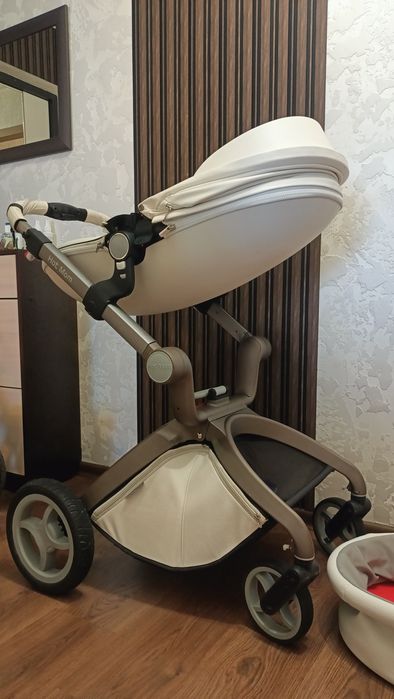 Коляска Hot Mom в отличном состоянии.