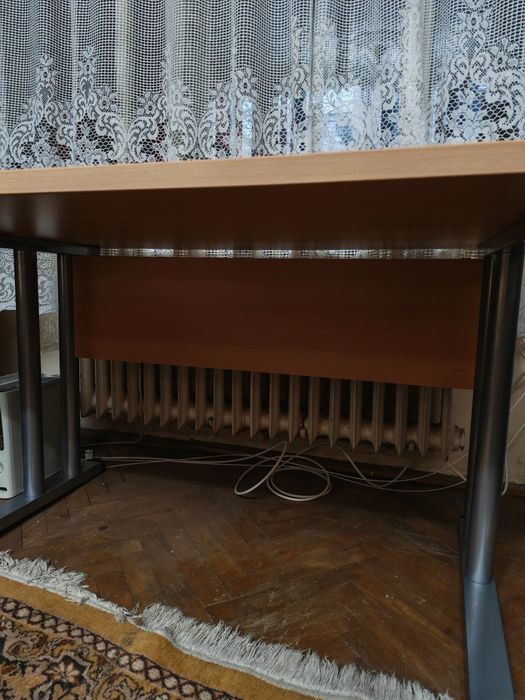 Birou și corp cu sertare impecabile