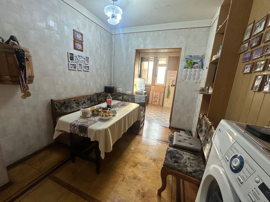 Продается 5-комнатная квартира, метро Ойбек