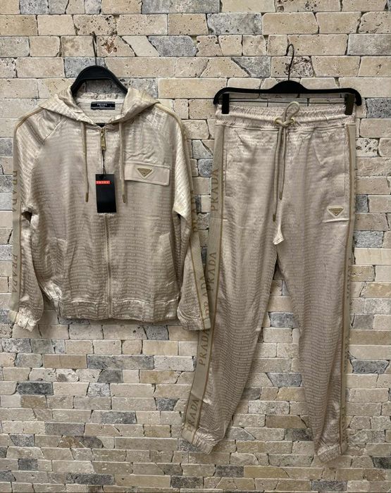 Дамски топ модели комплекти.