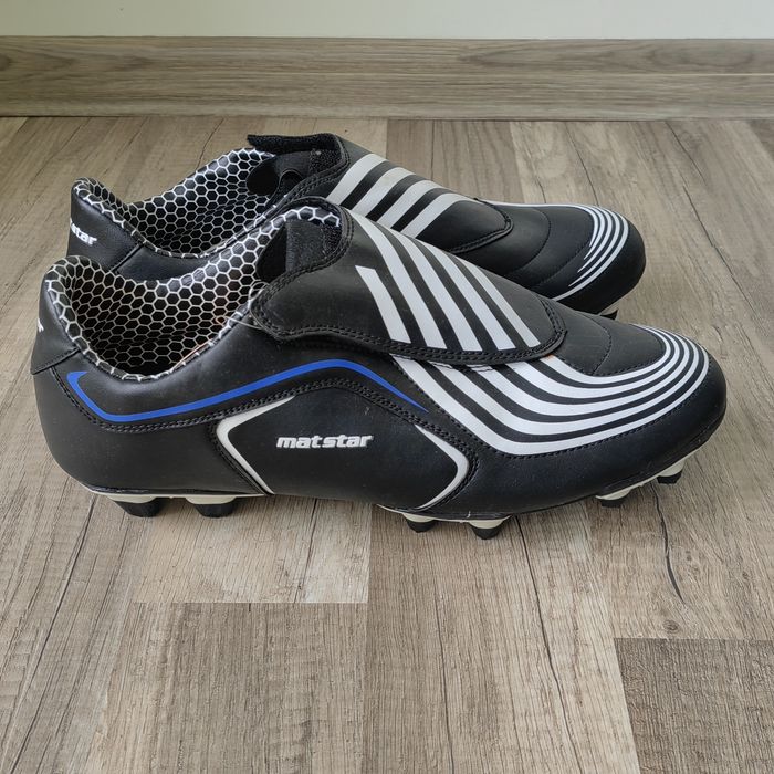 Футболни обувки, бутонки