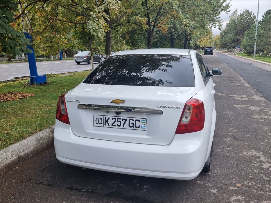 Продаётся Шевроле Лассети 2,0 L АКП