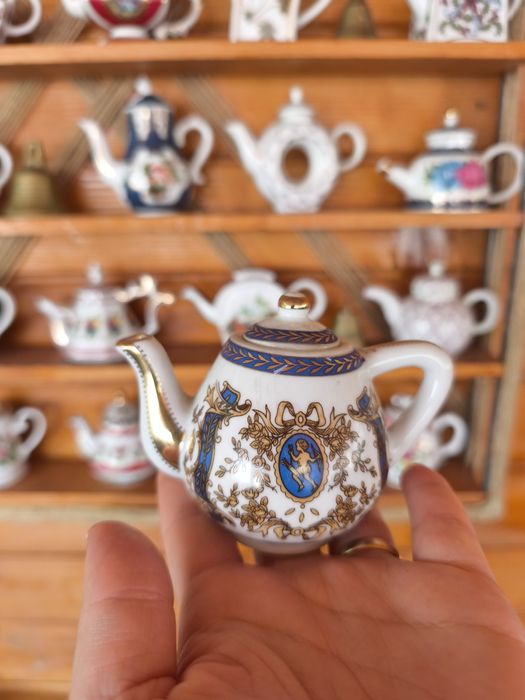 Антикварни мини порцеланови чайнички