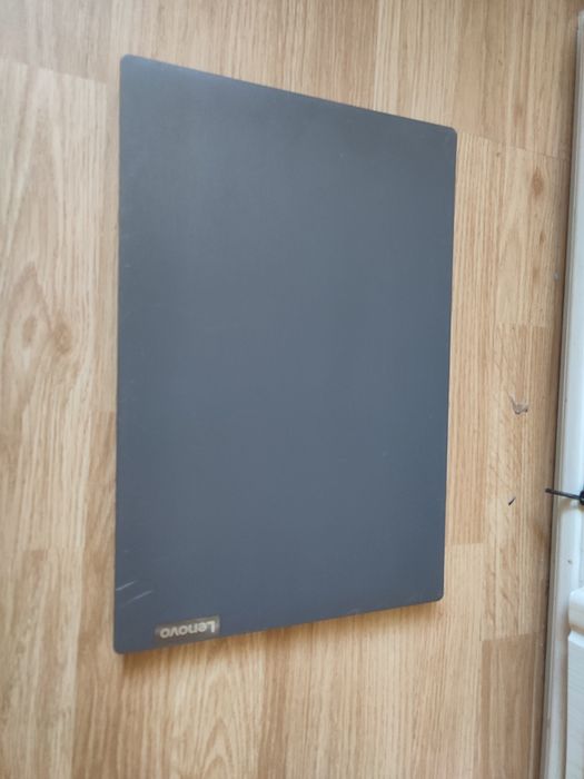 Laptop Lenovo V15 - i5-1035G1/ 12gb DDR4 /256gb nvme/ Baterie 2h