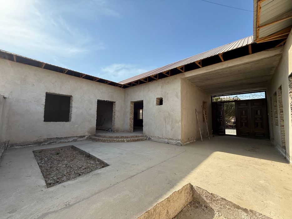 Tayyor 2.4 sotiqli hovli sotiladi