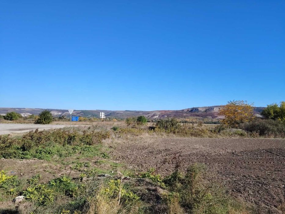 Земеделски парцел на кръстопът Плевен / Никопол / Белене!