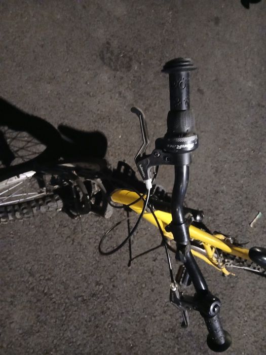 Vând bicicleta mtb de copii roti pe 20