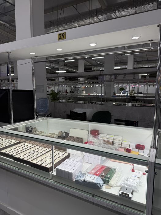 Продам витрину в ТД Керемет