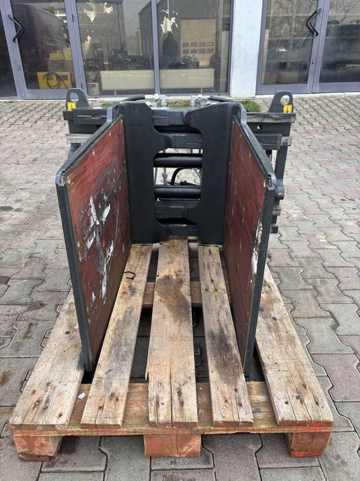 Atașament Bale Clamp KAUP FEM 2 – FEM 3 Capacitate 1400 kg