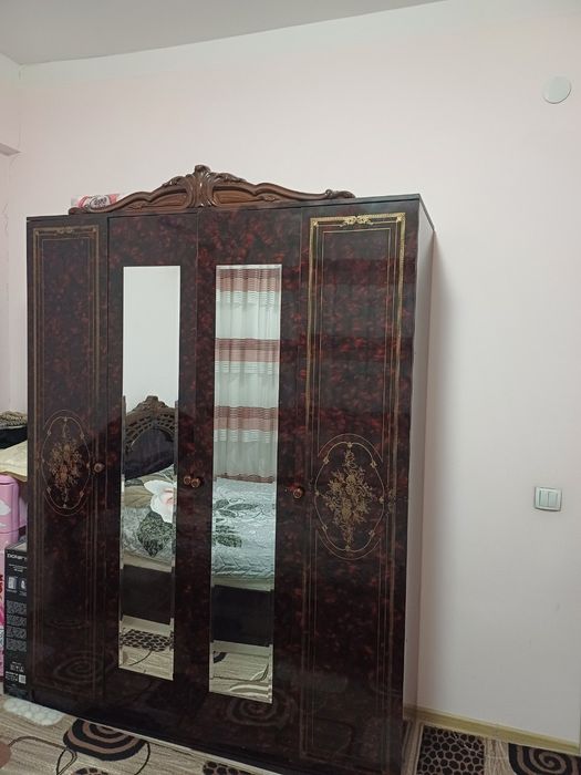 Мебел б/у. Кроват. Стенка. Тримо