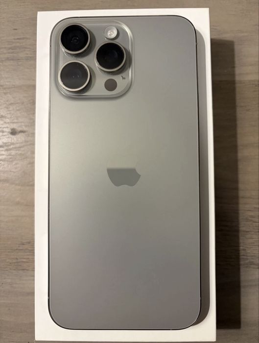 Iphone 15 pro max като нов 90% БАРТЕР САМО ЗА 16PM