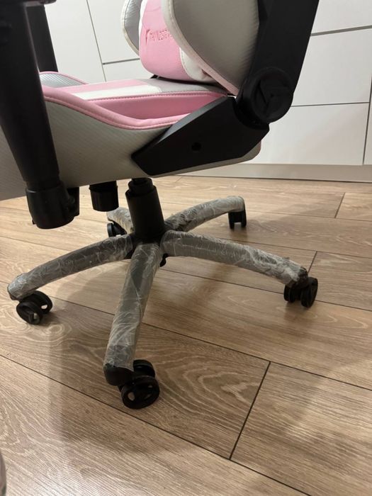 Стол и стул почти новые