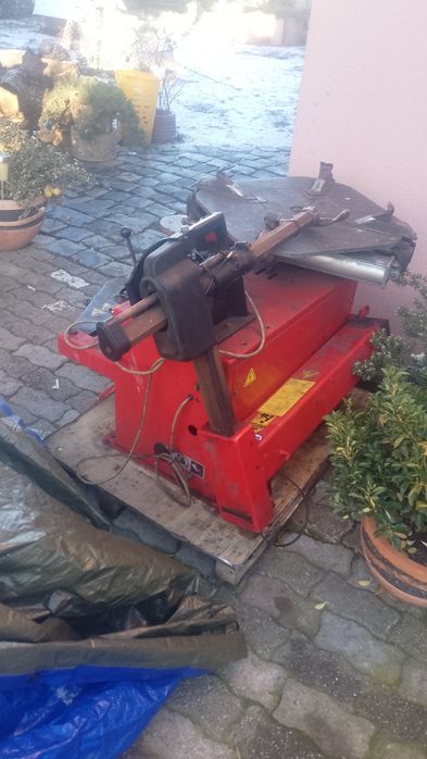 Aparat dejantat cauciucuri masini marca  Maic m23  Curent trifazic 380